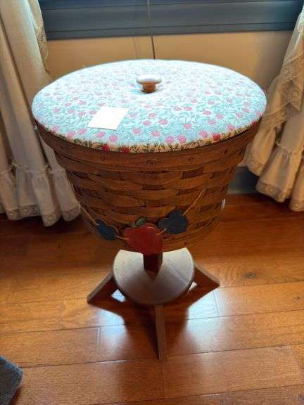 1996 Heart of Dresden basket with insert on stand. Master BR