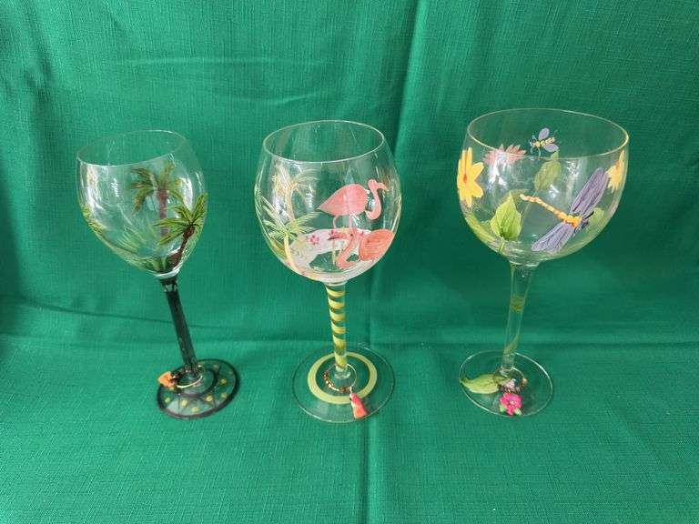 12 wine glasses, including four with dragonfly theme, two flamingo and six palm tree