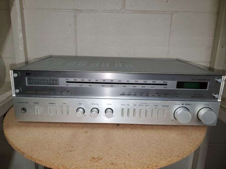MCS AM FM stereo component with speakers model number 3236, powers on, Toshiba VHS / DVD player model number SD-K220U, powers on, HP keyboard. Basement