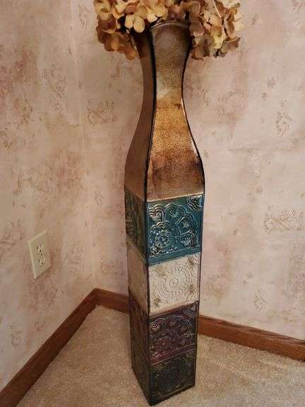 Decorative French print artwork measure 12 in by 16 in, toe metallic vase planter. Dining room.