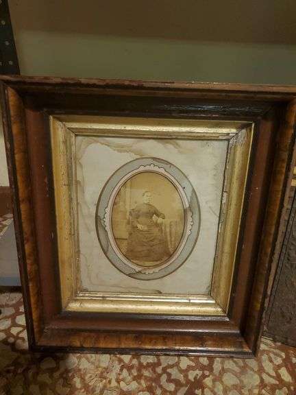 Antique framed portraits measuring from 17 x 20, 20-in oval and smaller. B