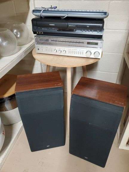 MCS AM FM stereo component with speakers model number 3236, powers on, Toshiba VHS / DVD player model number SD-K220U, powers on, HP keyboard. Basement