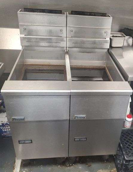 Pitco model SG 14 double deep fryer.. 110000 BTU gas