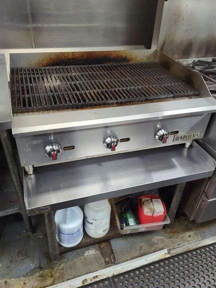 Kintera 3 burner table top gas grill with equipment table. Excellent 36x28.
