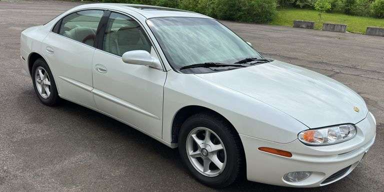 2001 Oldsmobile Aurora 4 dr. sedan, 3.5 L V6 engine, auto trans, full power including power windows, driver side power adjustable seat, beige leather seats, luster white exterior, only 27,572 miles!  See photos!   Runs and drives like new!  Payment in full by cash, certified check, or wire transfer payable to Basinger Auction Service at time of pickup on days noted.