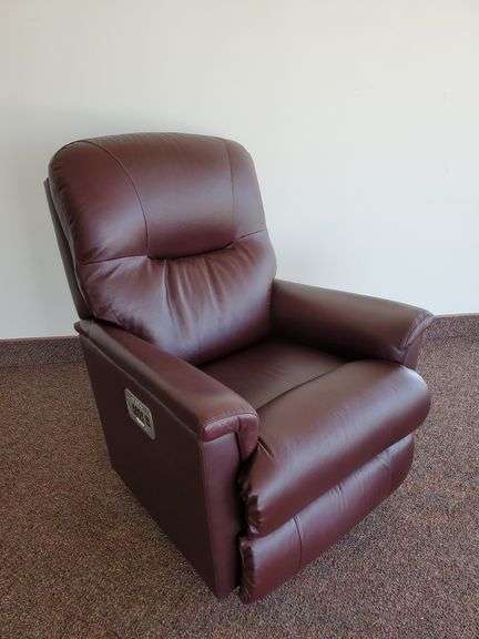 La Z Boy, TiMotion, model TP2, multifunction recliner featuring adjustable headrest, adjustable lumbar support, foot rest and recliner. Features remote with two programmable memory settings and individual controls, USB port, mahogany leather finish and extra long power cord. Cost was $3,800 new in Dec. 2023. From a pet free/smoke free home. MINT CONDITION!