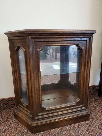 Butler 646 lighted mini Curio cabinet with glass shelf and single side door access.. Cabinet measures 31 in W X 11 in D X 30-in h.
