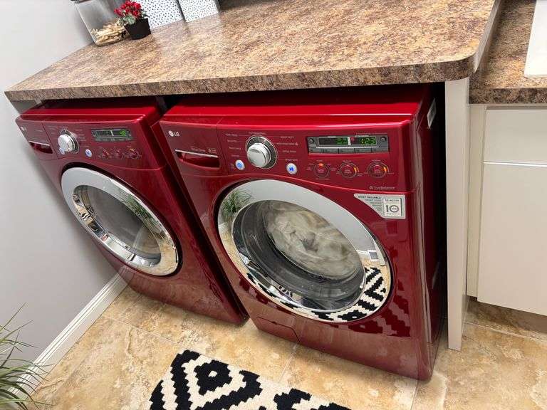 LG Matching Washer/Dryer, Lighting from Executive Home, Struthers, OH