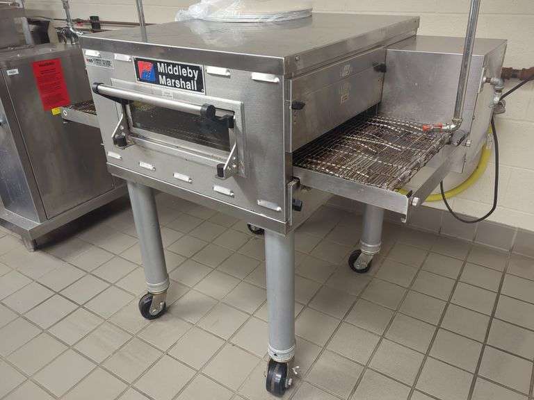 Middleby Marshall PS528G Pizza Conveyor Oven, gas, 208-240v, 1 phase. Used for only ONE YEAR because of a menu change. Powers on and works like new! Inspect at preview!