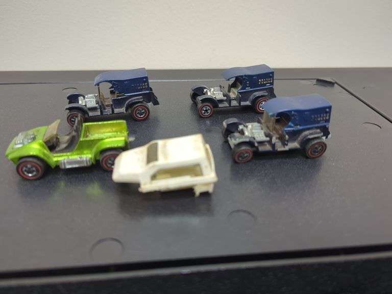 Hot Wheels red lines including three Patty wagons and one power pad. See photos, as shown