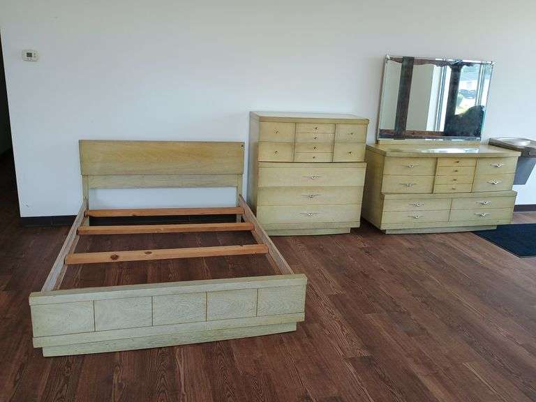 1950s, Bassett style mid-century modern 3-piece bedroom set including double bed, high boy dresser (40 in w x 19 in d x 44 in each), low boy dresser with mirror (measures 58 in w x 21 inches d x 65 in H). Features seashell blonde finish with brushed nickel hardware.
