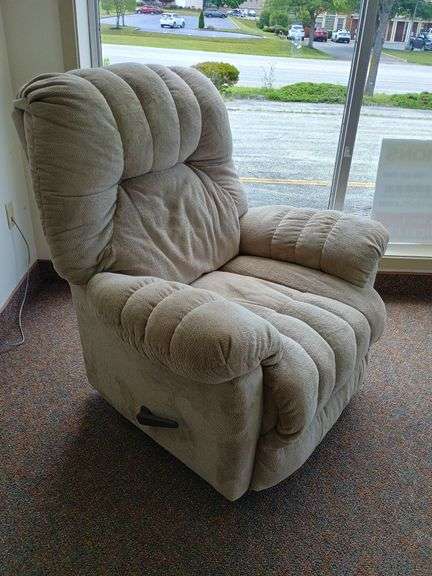 Soft Modern Recliner by Best Home Furnishings. Very Clean