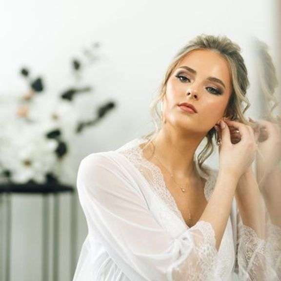 Glam Up! - A Make-up Application