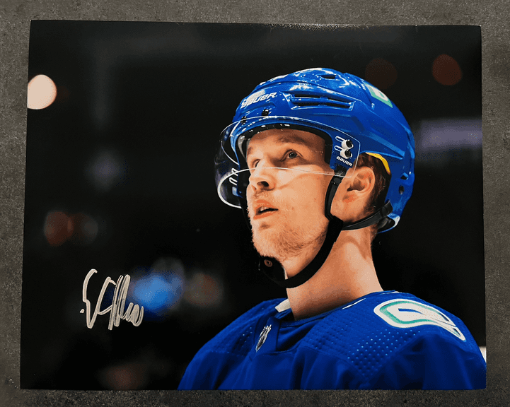 Canucks' Elias Pettersson Autographed Photo