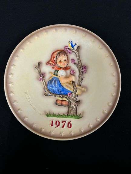 1 - Goebel M.I. Hummel, 1976 Apple Tree Girl, annual plate, West Germany.