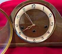 Westminster chime mantle clock
