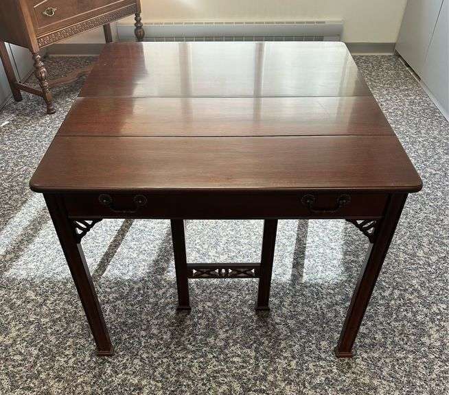 Adjustable Size Card Table