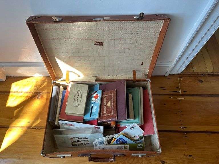 Starter cover / stamp collection and catalogues.