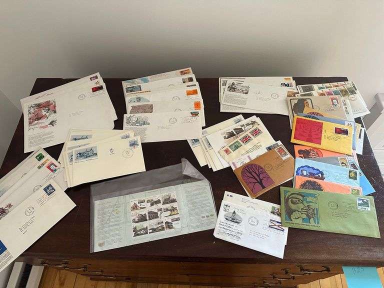 Starter cover / stamp collection and catalogues.