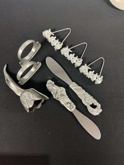 Nonia Napkins with Misc. Pewter