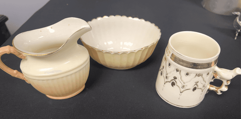 3 Small Porcelain Pieces
