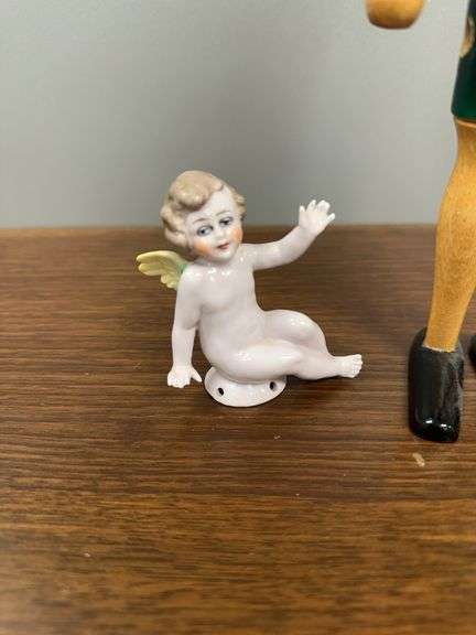 2 Small Figurines