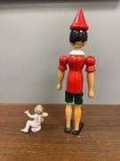 2 Small Figurines