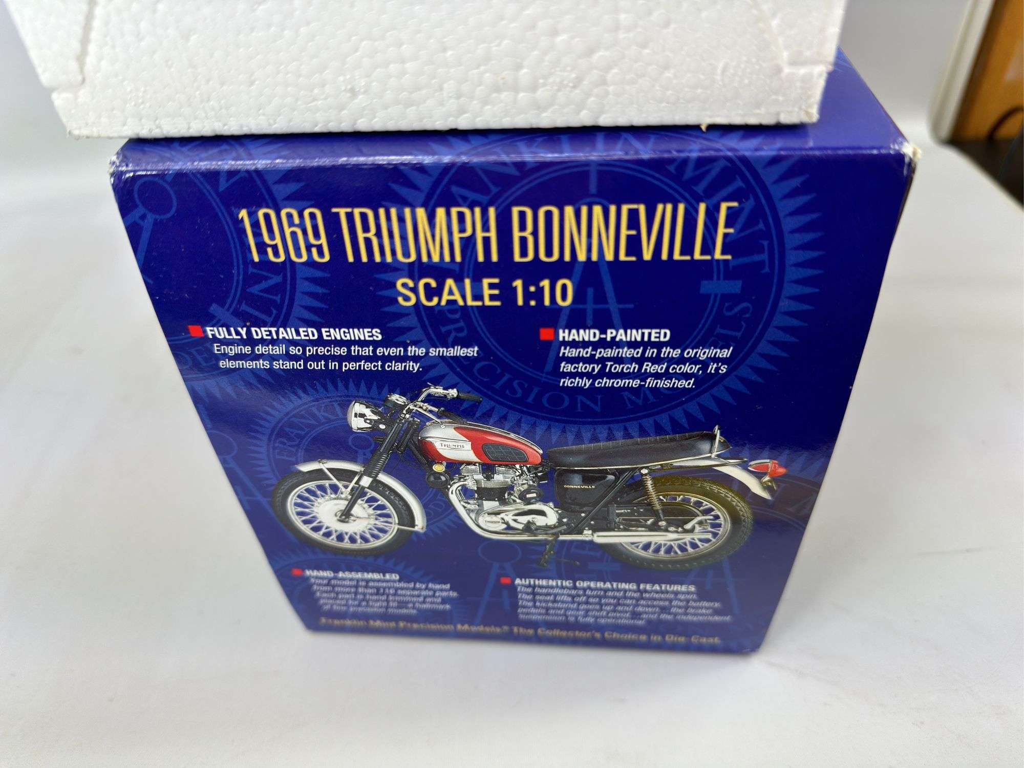 Franklin Mint 1969 Triumph Bonneville 1:10 Diecast Motorcycle