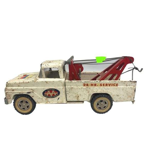 Vintage Tonka AA Wrecker Truck Towing White Pressed Steel Toy