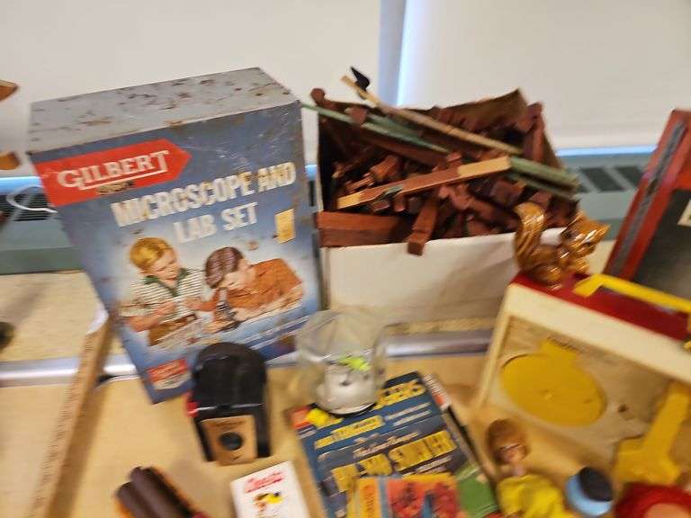 Pickers LOT: Vintage Toys FP Record Player Barbie Chemistry Sets & More