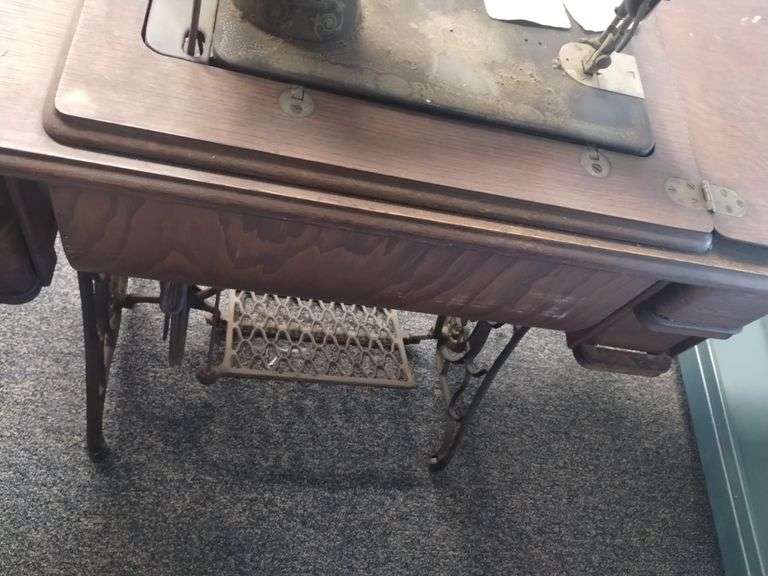 Antique Singer No 66 Sewing Machine Treadle Leather Belt 4 Drawer+Tip Out Table
