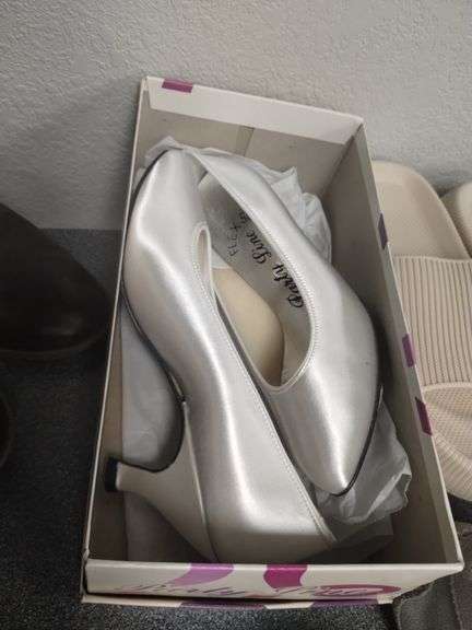 Ladies Footwear LOT Boots to Slippers Naturalizer Ugg Sz 7-8