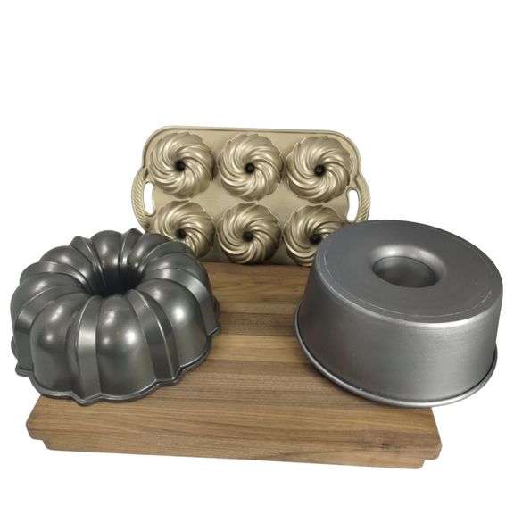 Bundt Cake Molds Viking + 2 Cutting Boards