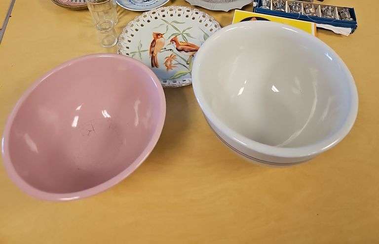 Pickers LOT: Vintage Kitchen Mixing Bowls Canister & Steins