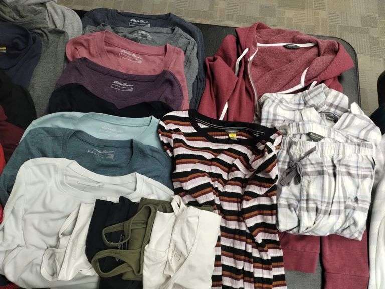 Table Full Ladies Clothing Eddie Bauer LOT S-M 4-8