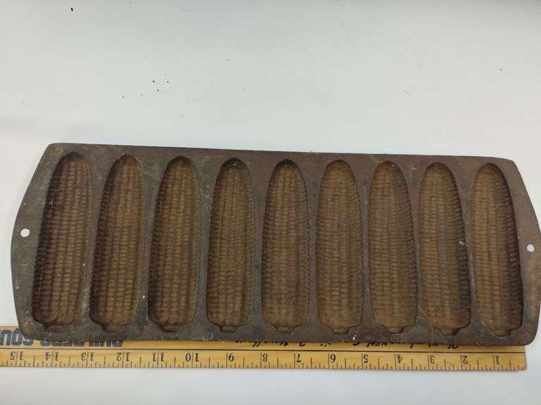 LOT Primitive Kitchen Corn Bread Reading Cast Iron Peeler+Candle Molds