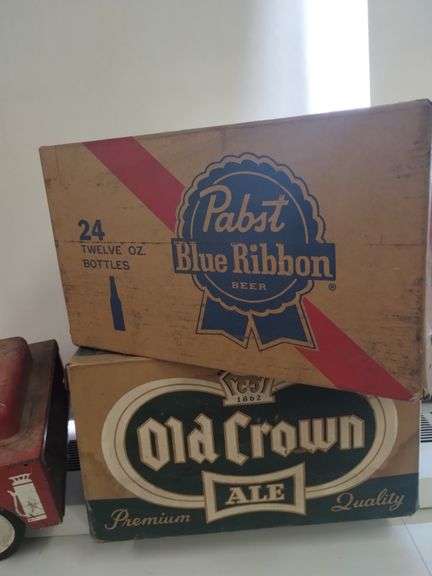 Pickers LOT: STRUCTO Ride On Jeep Willys *As-Is + Beer Cases