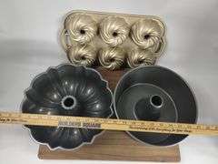 Bundt Cake Molds Viking + 2 Cutting Boards