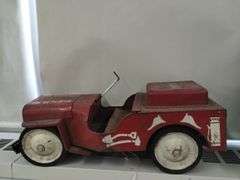 Pickers LOT: STRUCTO Ride On Jeep Willys *As-Is + Beer Cases