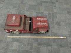 Pickers LOT: STRUCTO Ride On Jeep Willys *As-Is + Beer Cases