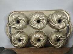 Bundt Cake Molds Viking + 2 Cutting Boards