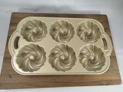 Bundt Cake Molds Viking + 2 Cutting Boards