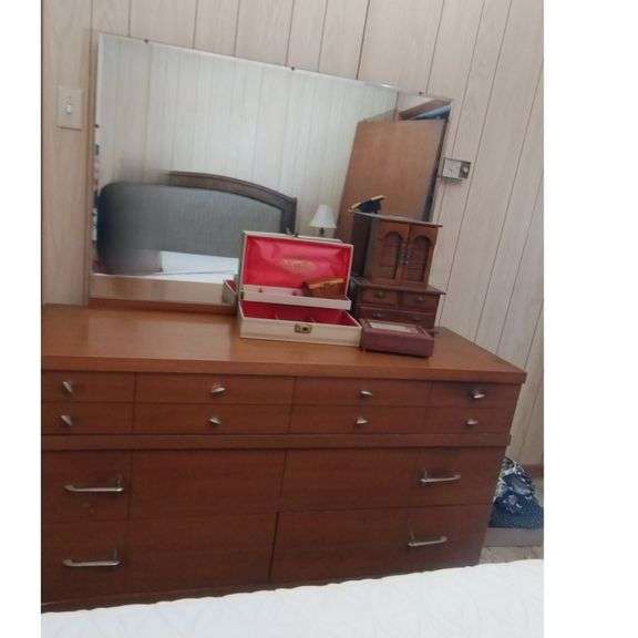 Kroehler Dresser & Mirror Mid Century MCM