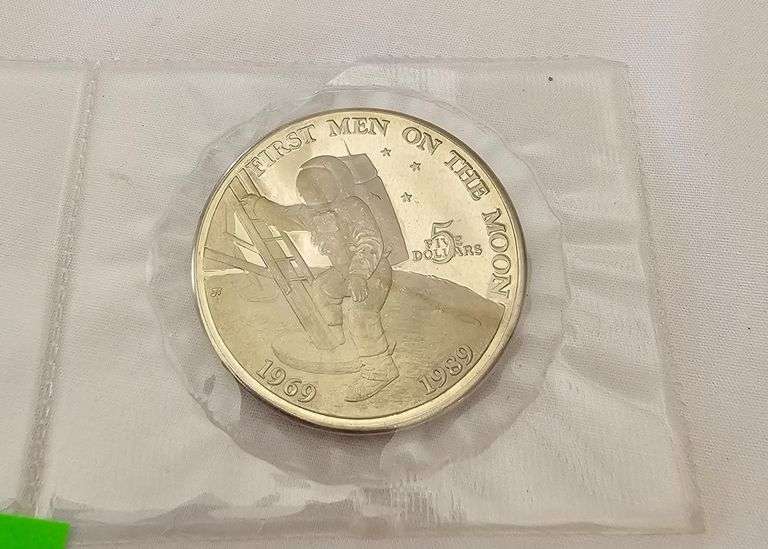 1989 $5 Coin First Man Moon Neil Armstrong Space 1969 Marshall Islands