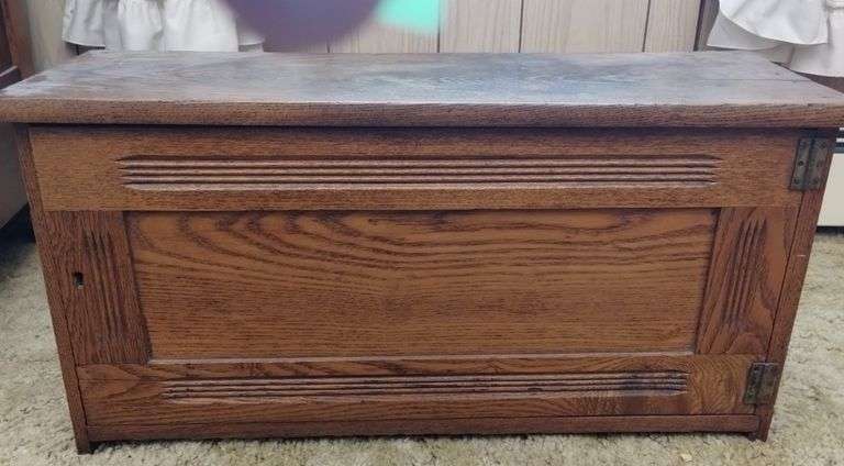 Small Oak Solid Wood Mini Cabinet