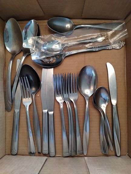 Vintage Stainless Steel Flatware & Carving Bread Knives in Boxes