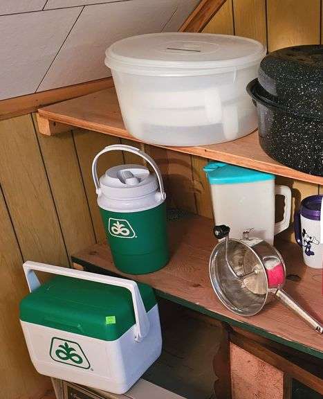 Pickers Lot Pioneer Seed Co Cooler Appliances TV Punch Set