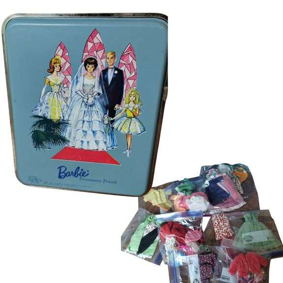 Vintage Barbie Trousseau Trunk Original Clothing Outfits