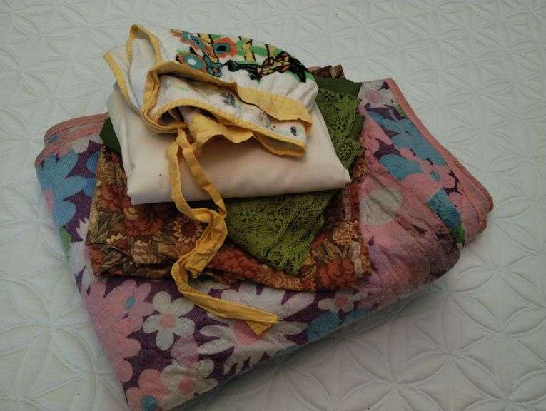 Lot Mid Century Flowers Avocado Green Pink Bedspread +