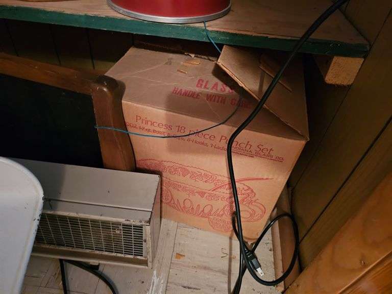 Pickers Lot Pioneer Seed Co Cooler Appliances TV Punch Set